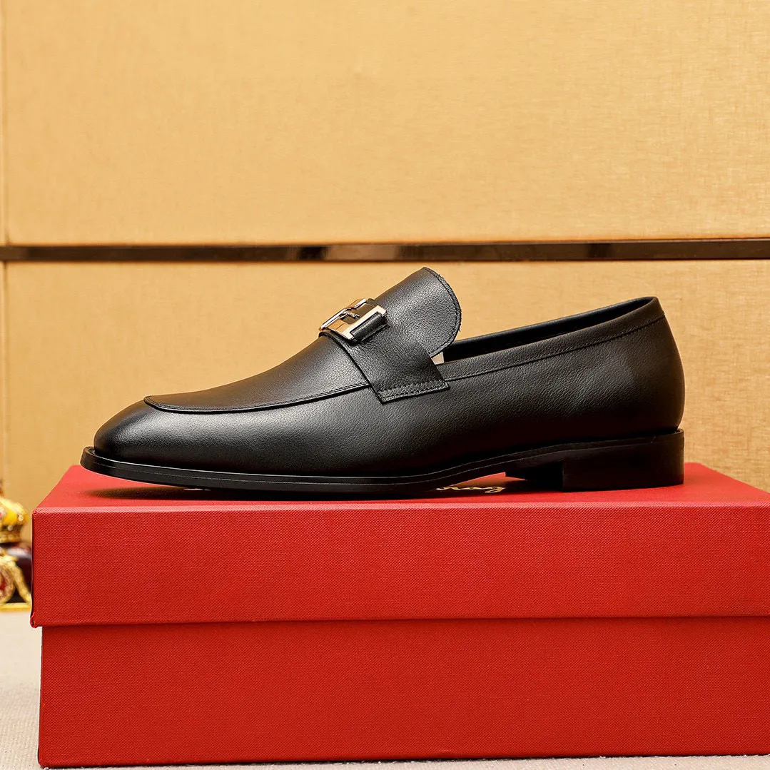 Men's shoes💰460💰 Product trademark: Ferragamo "Ferragamo" casual leather shoes Regular size: 38-44 (45🉑️customized) Product materials: Selected imported first-layer calfskin upper + luxury hardware buckle, imported water-dyed cow leather lining. Strong three-dimensional visual effect, original outsole color: 1⃣️color optional